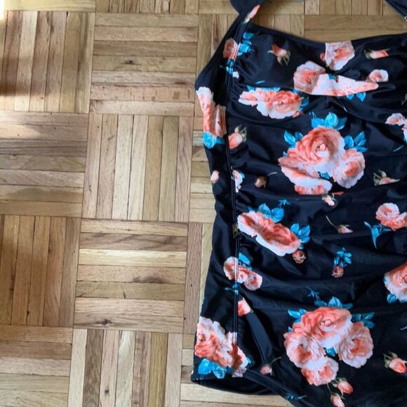 Molybell Boyleg Ruched Swimsuit with Tummy Control, Size Large NWOT - Picture 5 of 12